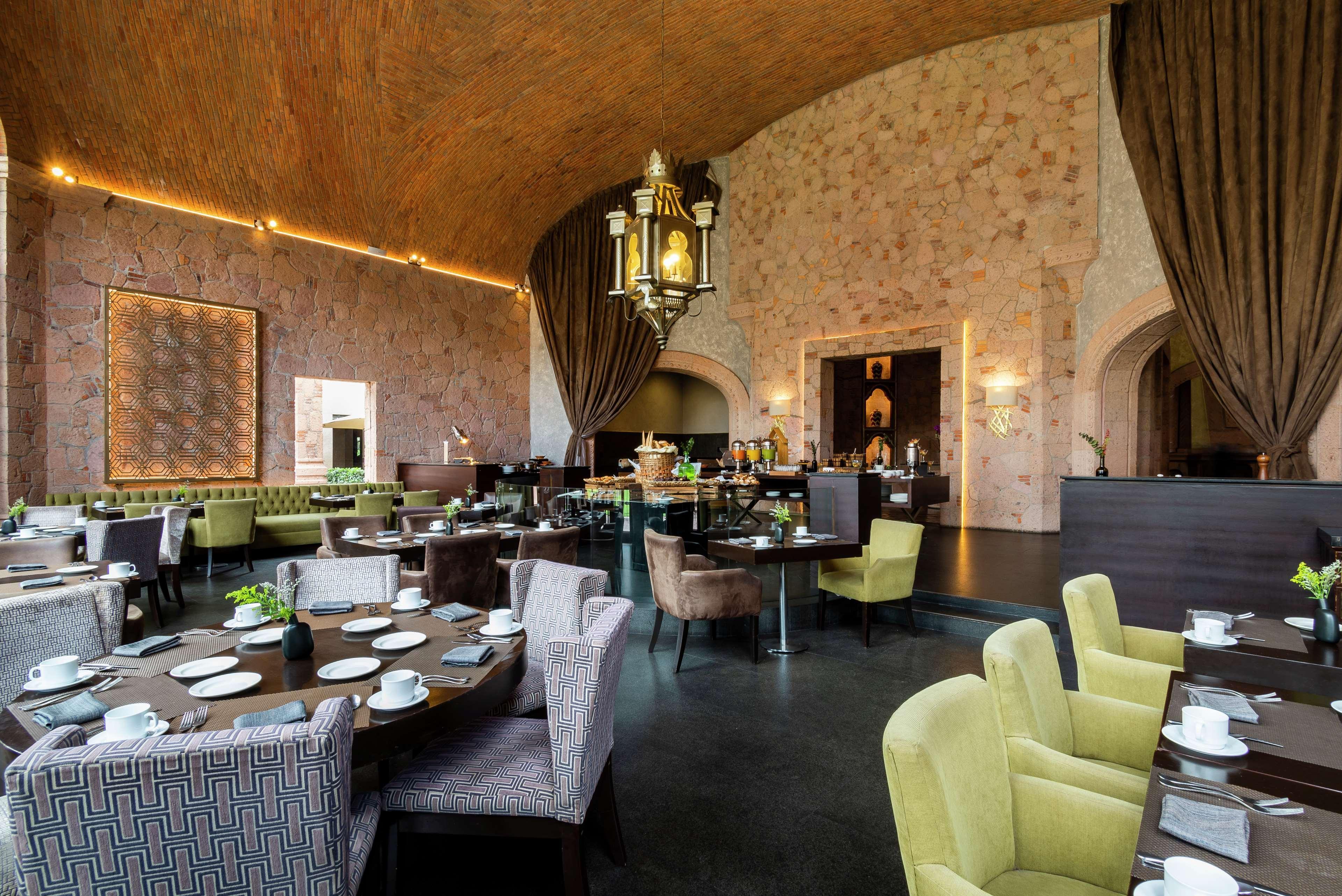 Отель Hilton Сан-Луис-Потоси Экстерьер фото
